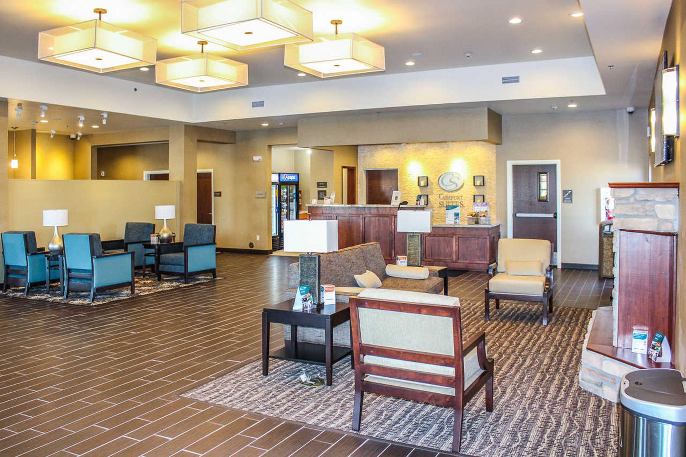 Comfort Suites University Брукингс Экстерьер фото