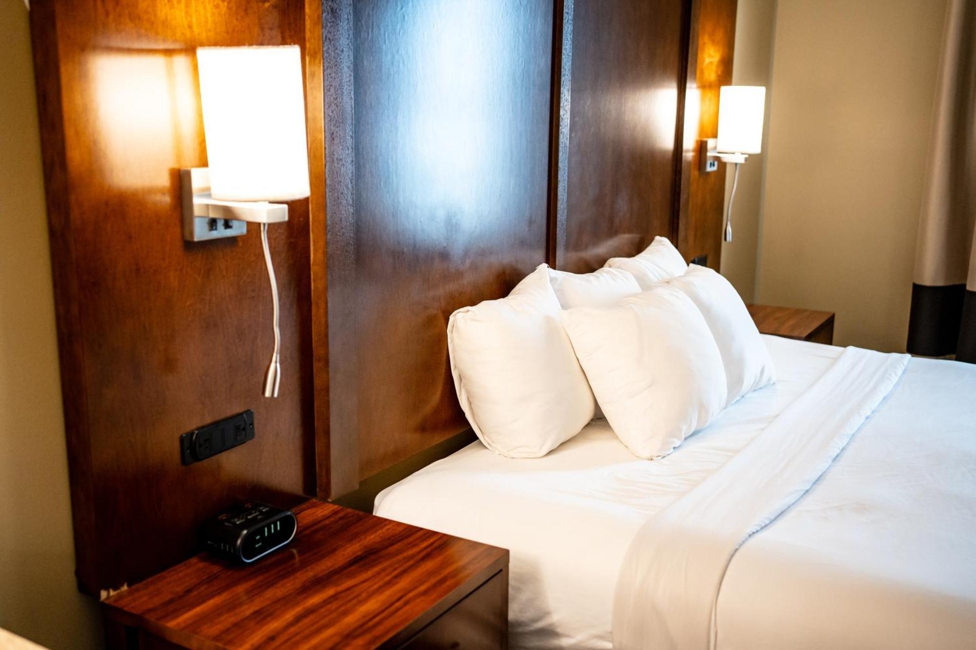 Comfort Suites University Брукингс Экстерьер фото
