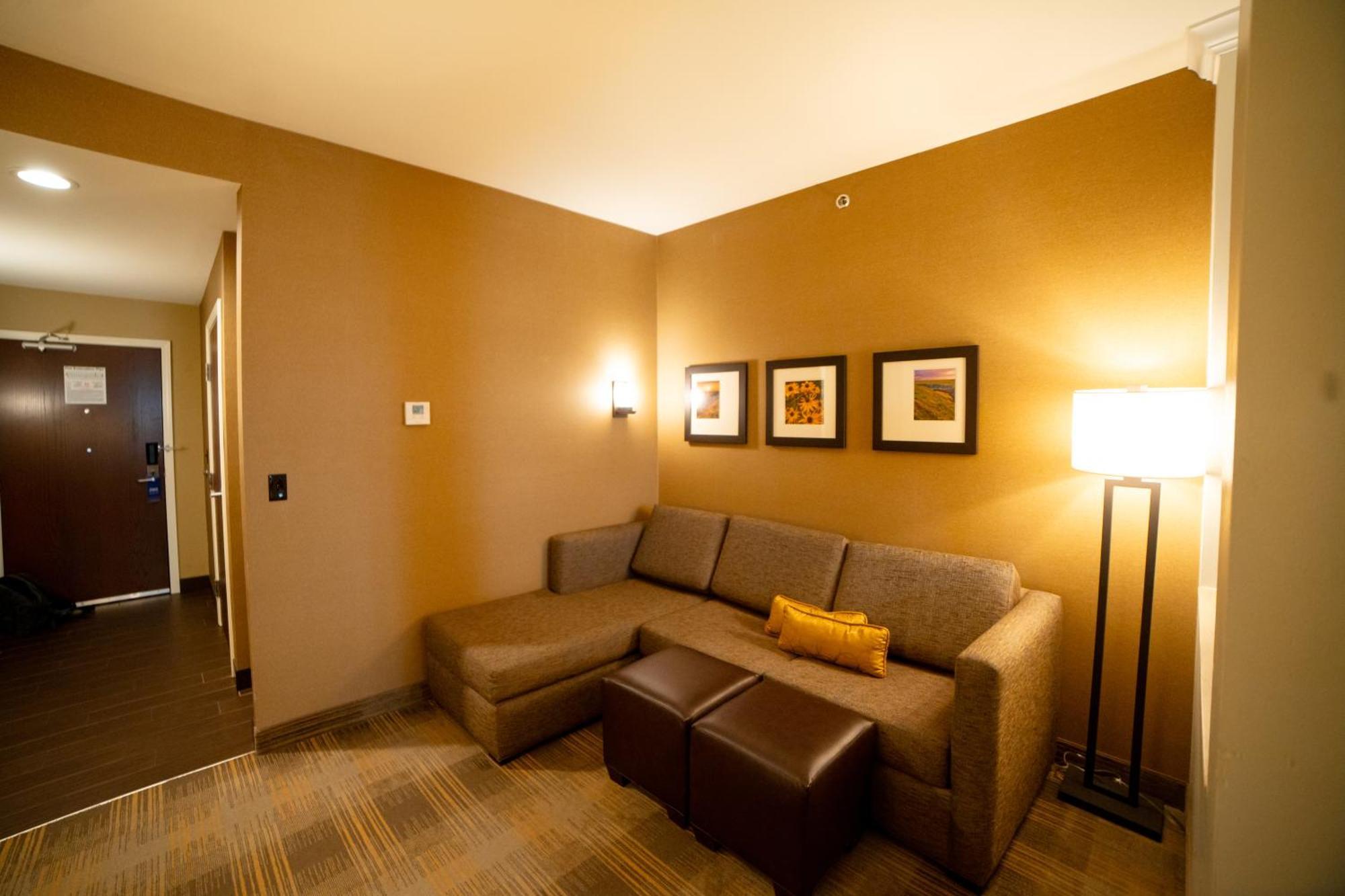 Comfort Suites University Брукингс Экстерьер фото