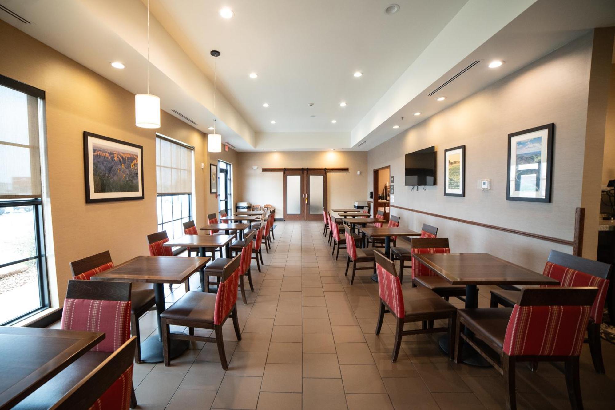 Comfort Suites University Брукингс Экстерьер фото