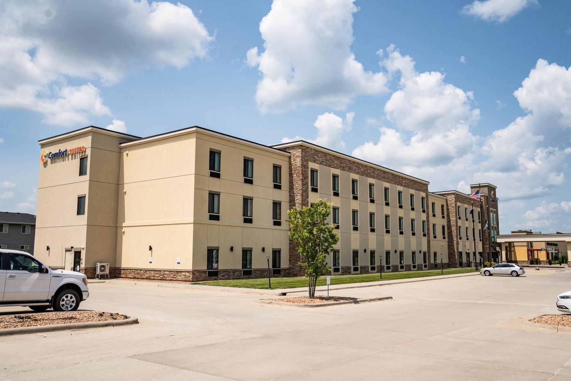 Comfort Suites University Брукингс Экстерьер фото