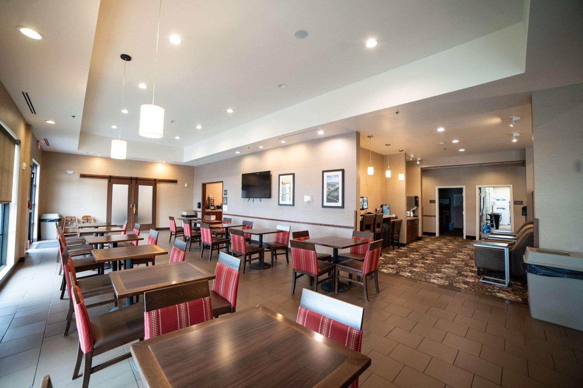 Comfort Suites University Брукингс Экстерьер фото