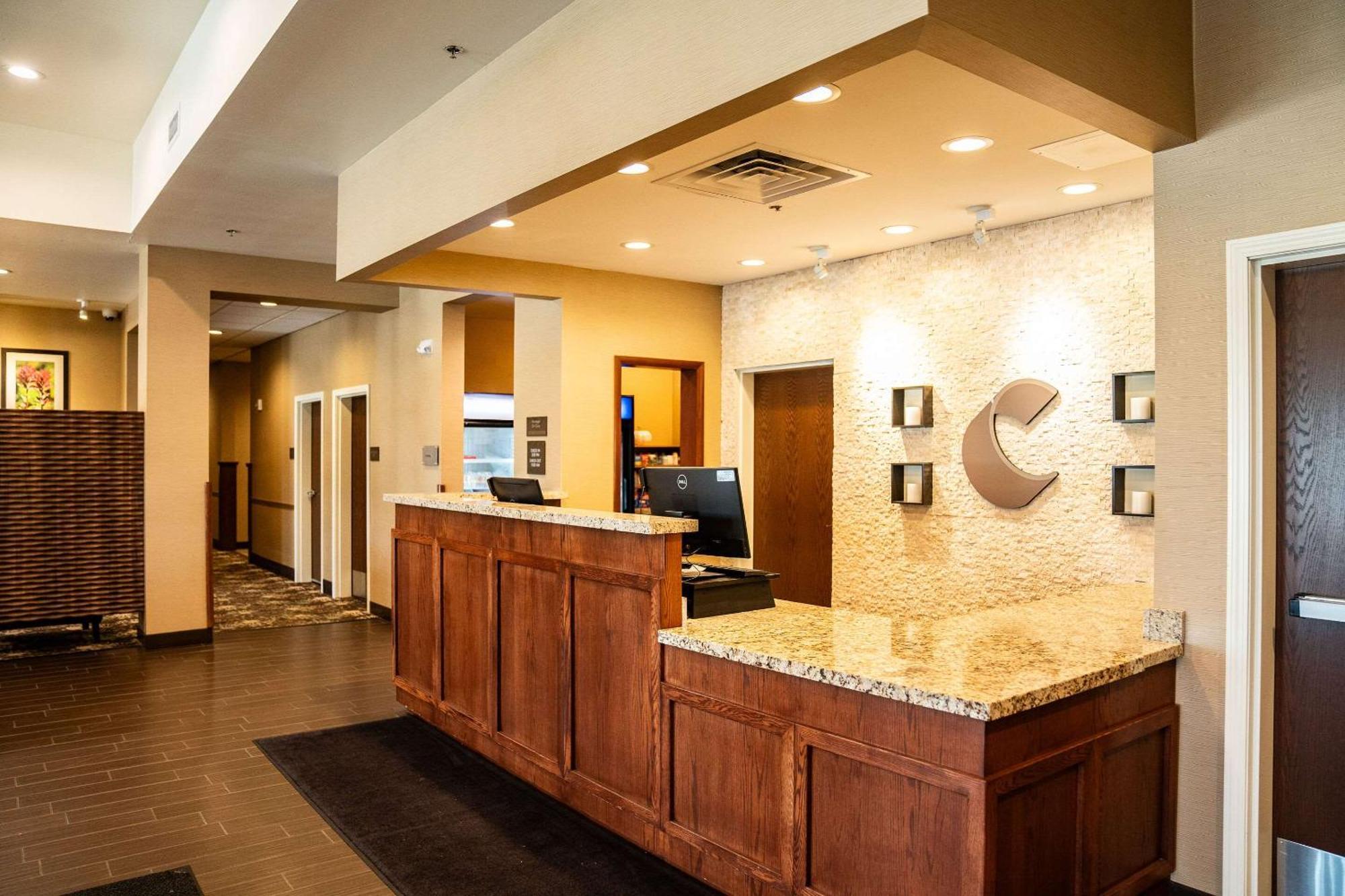 Comfort Suites University Брукингс Экстерьер фото